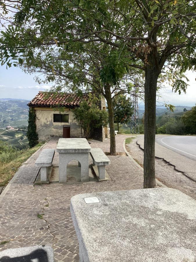 Holiday House Antica Dimora Soggiorni In Langa Centro Storico La Morra Exterior foto