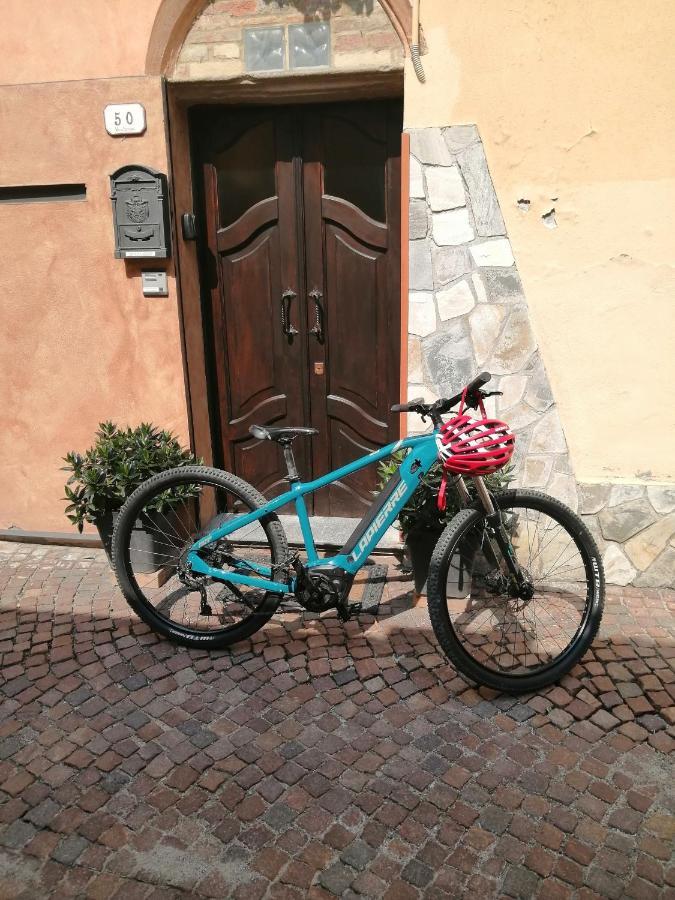 Holiday House Antica Dimora Soggiorni In Langa Centro Storico La Morra Exterior foto